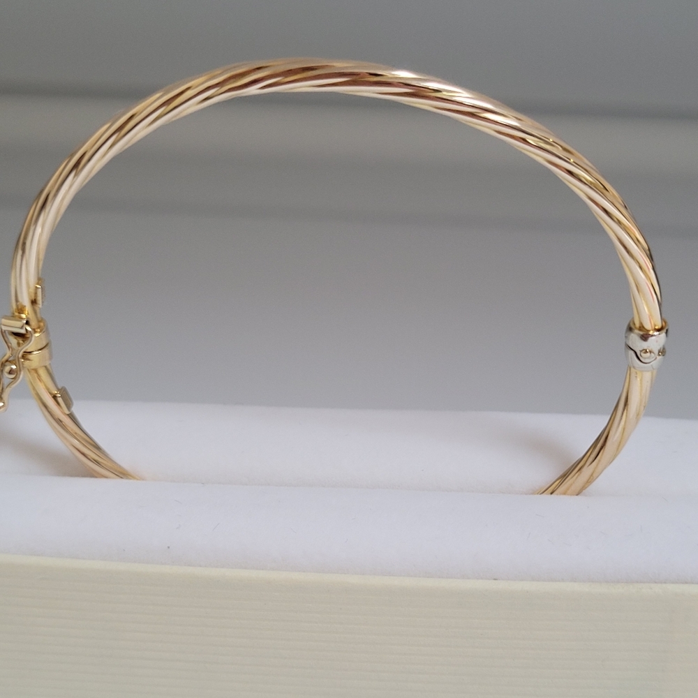 10k Real Gold Twisted Bracelet, Approx 2.5", Made In Italy. 💌FIRM PRICE💌